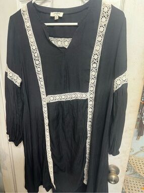 Umgee Black Long-Sleeve Boho Dress with Cream Lace Trim